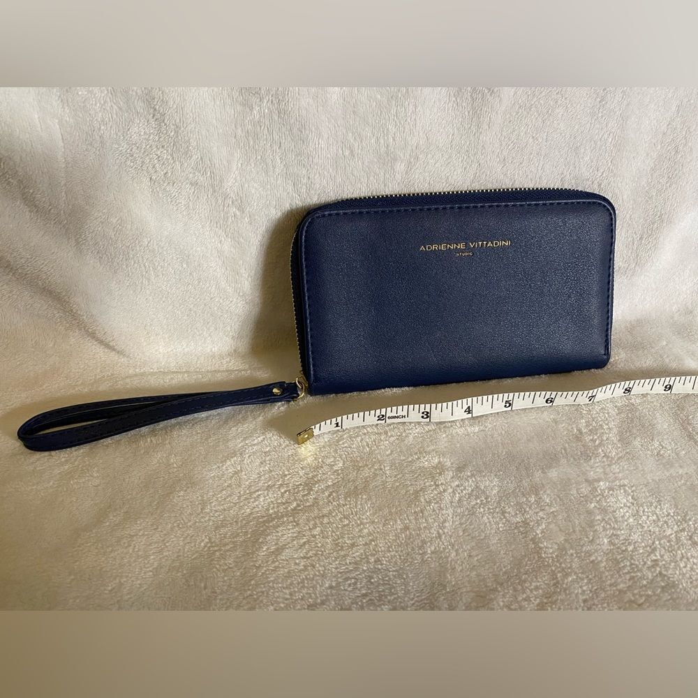 Adrienne vittadini navy bliss wristlet